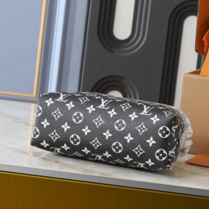 【AT10543】ルイ・ヴィトンのグラデーション化粧ポーチ：豪華な旅行芸術 | Louis Vuitton Malletier