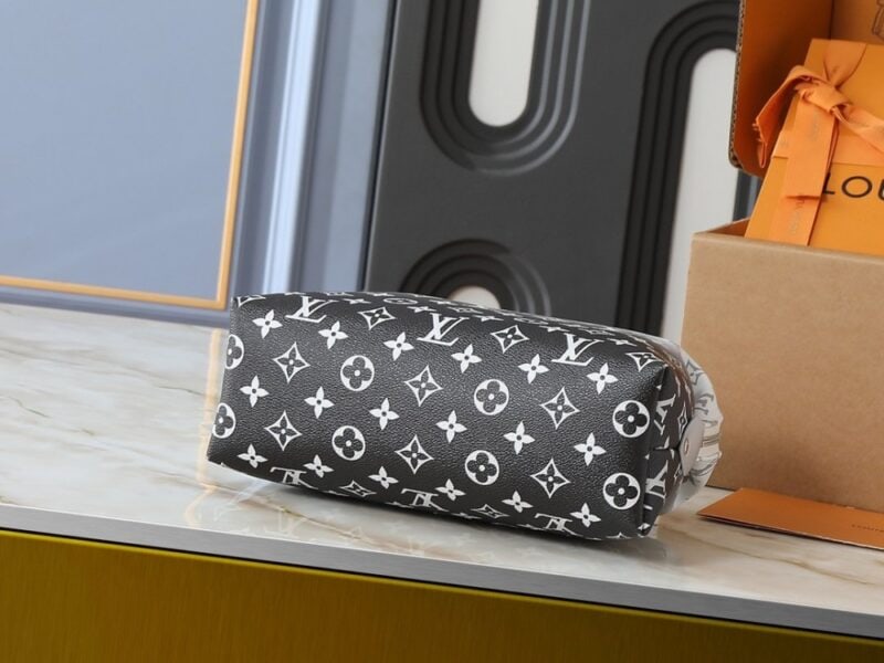 【AT10543】ルイ・ヴィトンのグラデーション化粧ポーチ：豪華な旅行芸術 | Louis Vuitton Malletier