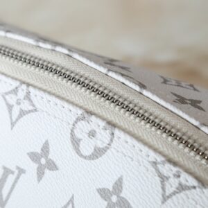 【AT10543】ルイ・ヴィトンのグラデーション化粧ポーチ：豪華な旅行芸術 | Louis Vuitton Malletier