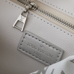 【AT10543】ルイ・ヴィトンのグラデーション化粧ポーチ：豪華な旅行芸術 | Louis Vuitton Malletier