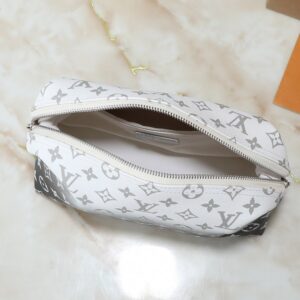 【AT10543】ルイ・ヴィトンのグラデーション化粧ポーチ：豪華な旅行芸術 | Louis Vuitton Malletier