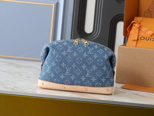 【AT10546】ルイ・ヴィトンデニムメイクポーチ：贅沢なMonogramフラワープリント生地 | Louis Vuitton Malletier