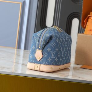 【AT10546】ルイ・ヴィトンデニムメイクポーチ：贅沢なMonogramフラワープリント生地 | Louis Vuitton Malletier