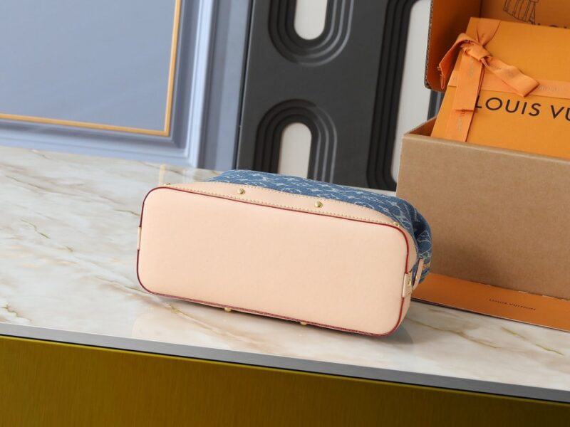 【AT10546】ルイ・ヴィトンデニムメイクポーチ：贅沢なMonogramフラワープリント生地 | Louis Vuitton Malletier