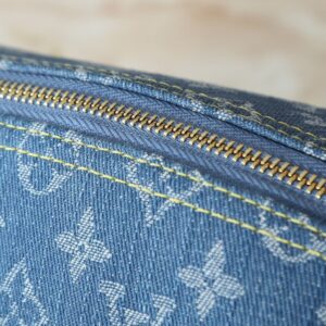 【AT10546】ルイ・ヴィトンデニムメイクポーチ：贅沢なMonogramフラワープリント生地 | Louis Vuitton Malletier