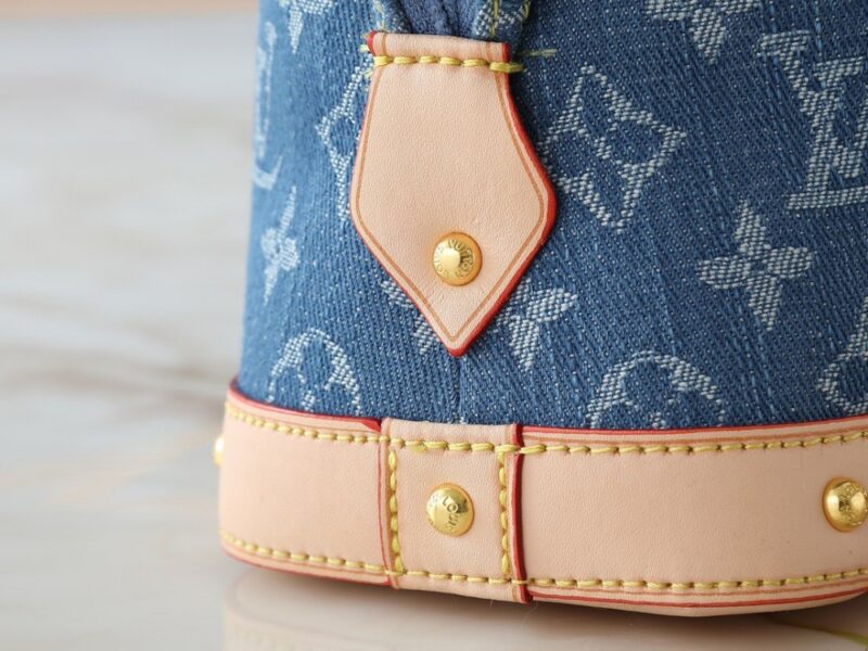 【AT10546】ルイ・ヴィトンデニムメイクポーチ：贅沢なMonogramフラワープリント生地 | Louis Vuitton Malletier