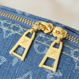 【AT10546】ルイ・ヴィトンデニムメイクポーチ：贅沢なMonogramフラワープリント生地 | Louis Vuitton Malletier