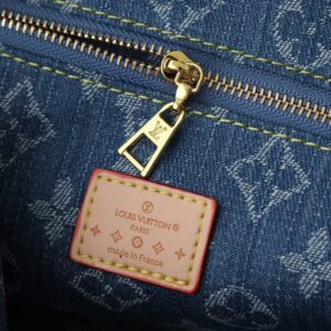 【AT10546】ルイ・ヴィトンデニムメイクポーチ：贅沢なMonogramフラワープリント生地 | Louis Vuitton Malletier