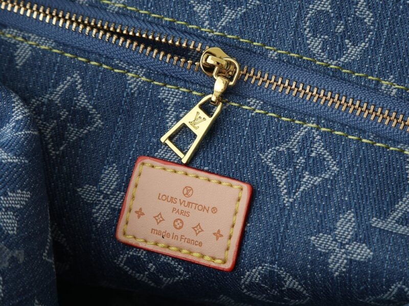 【AT10546】ルイ・ヴィトンデニムメイクポーチ：贅沢なMonogramフラワープリント生地 | Louis Vuitton Malletier