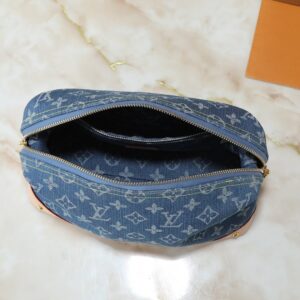 【AT10546】ルイ・ヴィトンデニムメイクポーチ：贅沢なMonogramフラワープリント生地 | Louis Vuitton Malletier