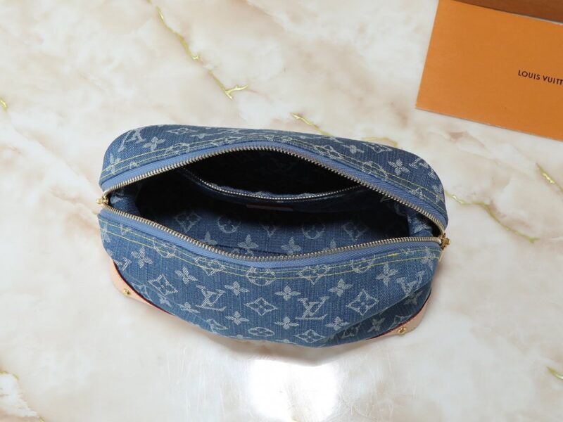 【AT10546】ルイ・ヴィトンデニムメイクポーチ：贅沢なMonogramフラワープリント生地 | Louis Vuitton Malletier