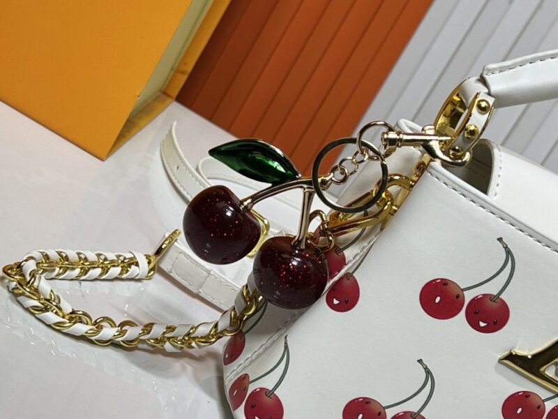 【AT10550】ルイ・ヴィトン チェリープリント ミニキャプシーヌハンドバッグのファッションアート | LV