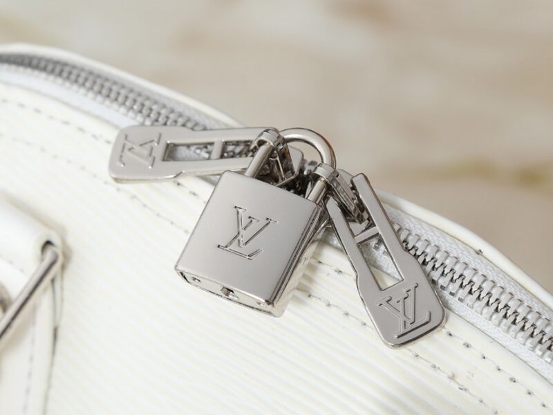 【AT10552】ルイ・ヴィトンエピレザーアルマBBバッグ - 都会の女性に贅沢な選択肢 | Louis Vuitton