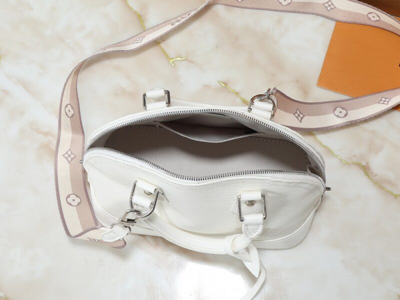 【AT10552】ルイ・ヴィトンエピレザーアルマBBバッグ - 都会の女性に贅沢な選択肢 | Louis Vuitton