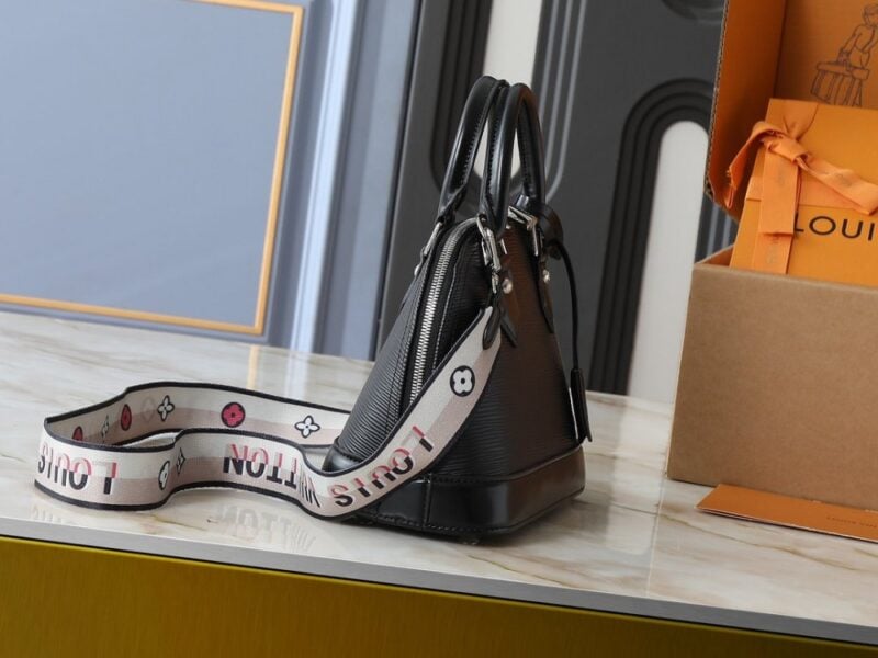 【AT10554】ルイ・ヴィトン Alma BBハンドバッグ：上質なEpiレザーでエレガントな都会スタイルを演出（LV Alma BB Handbag） | Louis Vuitton Paris