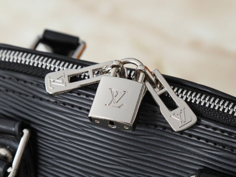 【AT10554】ルイ・ヴィトン Alma BBハンドバッグ：上質なEpiレザーでエレガントな都会スタイルを演出（LV Alma BB Handbag） | Louis Vuitton Paris