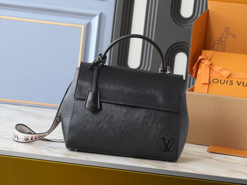 【AT10556】ルイ・ヴィトンのクルニー ミニハンドバッグ：クラシックなエピレザーと洗練されたエレガンス | Louis Vuitton Paris