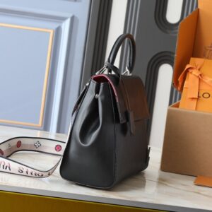 【AT10556】ルイ・ヴィトンのクルニー ミニハンドバッグ：クラシックなエピレザーと洗練されたエレガンス | Louis Vuitton Paris