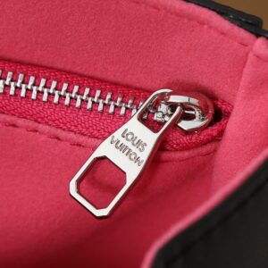 【AT10556】ルイ・ヴィトンのクルニー ミニハンドバッグ：クラシックなエピレザーと洗練されたエレガンス | Louis Vuitton Paris