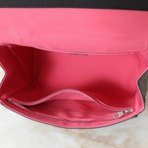 【AT10556】ルイ・ヴィトンのクルニー ミニハンドバッグ：クラシックなエピレザーと洗練されたエレガンス | Louis Vuitton Paris