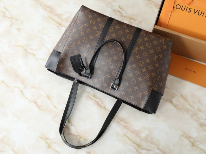 【AT10558】ルイ・ヴィトンのSac Plat 24H ハンドバッグ - 優雅な旅行と品位を示す | Louis Vuitton Paris