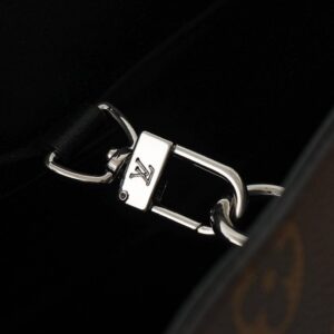 【AT10558】ルイ・ヴィトンのSac Plat 24H ハンドバッグ - 優雅な旅行と品位を示す | Louis Vuitton Paris