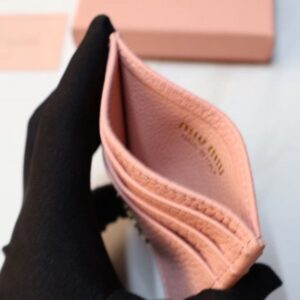 【AT10563】Miu Miu（ミュウミュウ）牛革カードケース - エレガントな贅沢と上質な手触りの融合 | Miu Miu