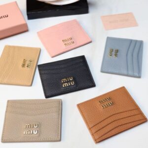 【AT10563】Miu Miu（ミュウミュウ）牛革カードケース - エレガントな贅沢と上質な手触りの融合 | Miu Miu