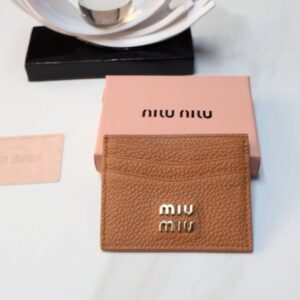 【AT10563】Miu Miu（ミュウミュウ）牛革カードケース - エレガントな贅沢と上質な手触りの融合 | Miu Miu