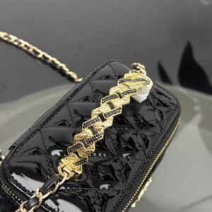 【AT10578】Chanelチェーン付き黒いダイヤ柄ボックスバッグ - ロマンチックでエレガントなファッションアイテム | Chanel