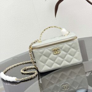 【AT10579】シャネルクラシックなダイヤ柄ハンドバッグ | Chanel