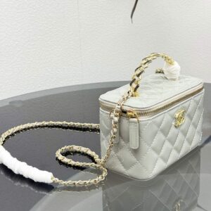 【AT10579】シャネルクラシックなダイヤ柄ハンドバッグ | Chanel