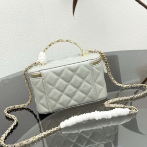 【AT10579】シャネルクラシックなダイヤ柄ハンドバッグ | Chanel
