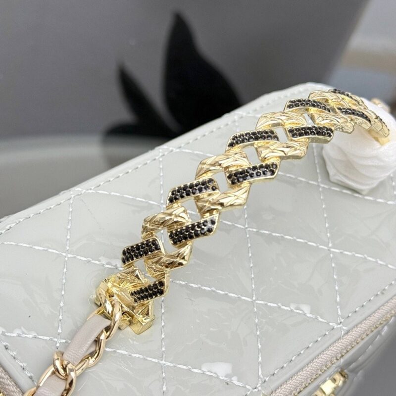 【AT10579】シャネルクラシックなダイヤ柄ハンドバッグ | Chanel