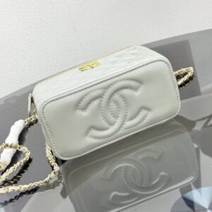 【AT10579】シャネルクラシックなダイヤ柄ハンドバッグ | Chanel