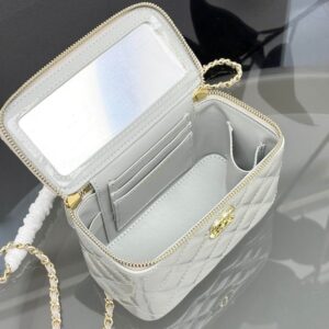 【AT10579】シャネルクラシックなダイヤ柄ハンドバッグ | Chanel