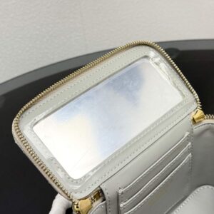 【AT10579】シャネルクラシックなダイヤ柄ハンドバッグ | Chanel