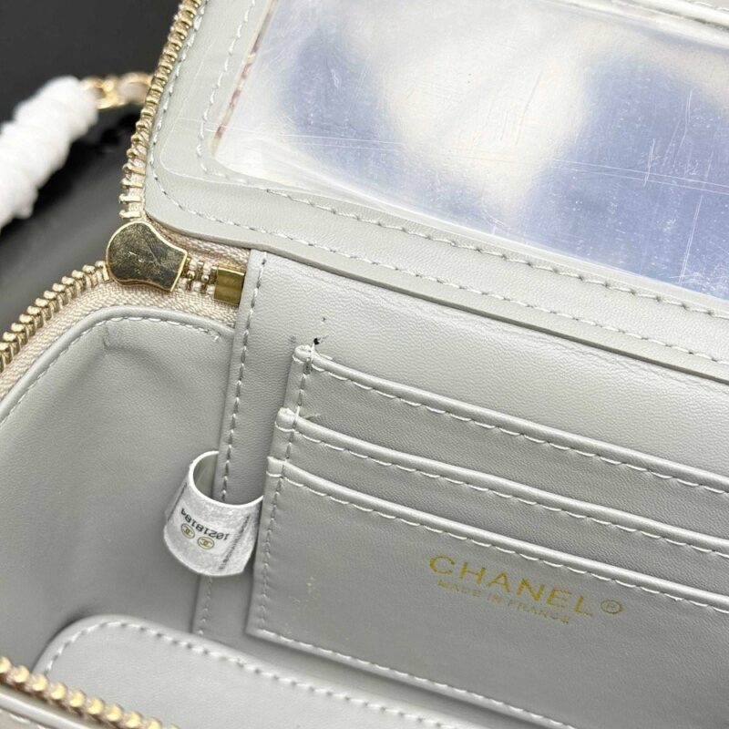 【AT10579】シャネルクラシックなダイヤ柄ハンドバッグ | Chanel