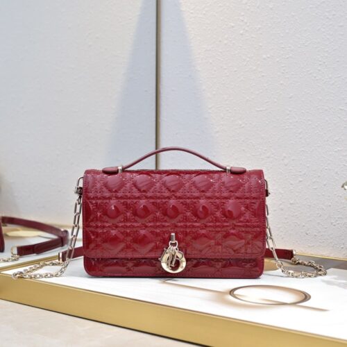【AT10585】Dior/ディオール キャンバスチェーンバッグ：エレガントで都会の品位を示す女性のための贅沢な選択 | Christian Dior