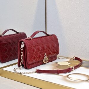 【AT10585】Dior/ディオール キャンバスチェーンバッグ：エレガントで都会の品位を示す女性のための贅沢な選択 | Christian Dior