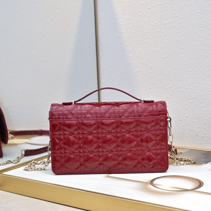 【AT10585】Dior/ディオール キャンバスチェーンバッグ：エレガントで都会の品位を示す女性のための贅沢な選択 | Christian Dior