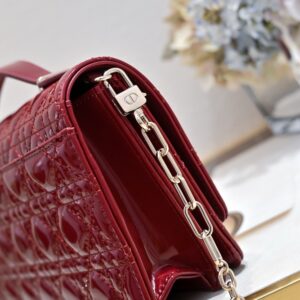 【AT10585】Dior/ディオール キャンバスチェーンバッグ：エレガントで都会の品位を示す女性のための贅沢な選択 | Christian Dior