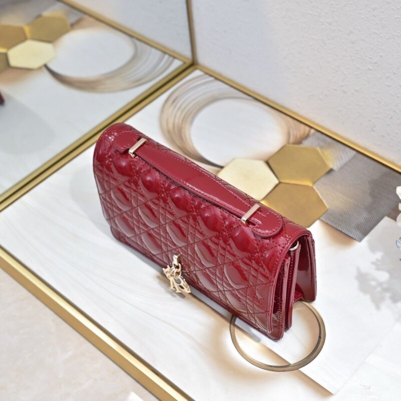 【AT10585】Dior/ディオール キャンバスチェーンバッグ：エレガントで都会の品位を示す女性のための贅沢な選択 | Christian Dior