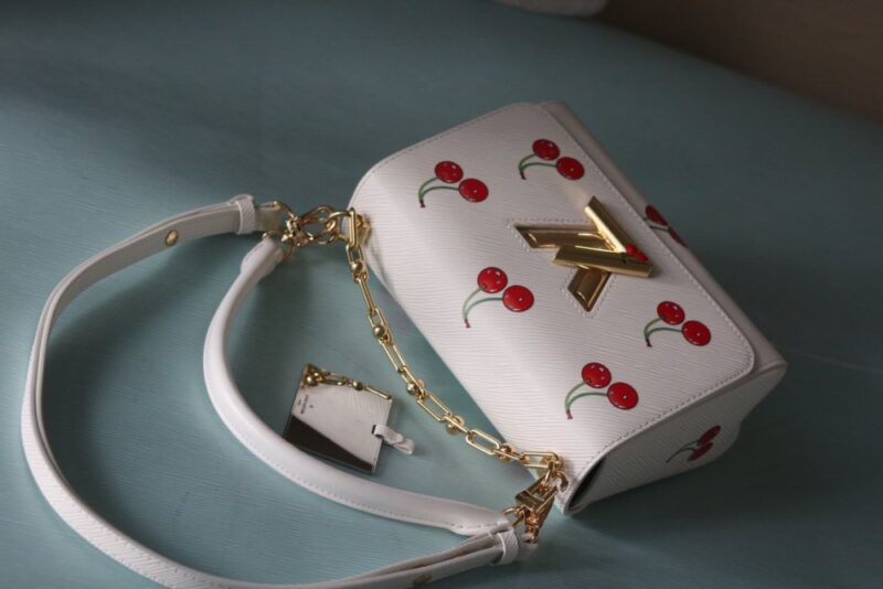 【AT10587】ルイ・ヴィトンTwistシリーズチェリープリントハンドバッグ | Louis Vuitton