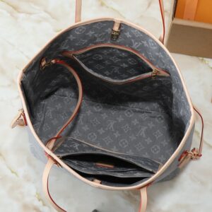 【AT10590】ルイ・ヴィトン Neverfull クラシックなモノグラムキャンバストートバッグ | LV