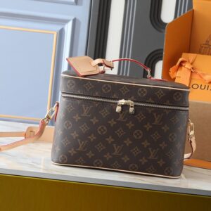 【AT10592】ルイ・ヴィトン モノグラム化粧ポーチ - エレガントで実用的な旅行用美容バッグ | Louis Vuitton