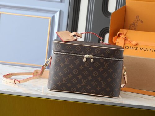 【AT10592】ルイ・ヴィトン モノグラム化粧ポーチ - エレガントで実用的な旅行用美容バッグ | Louis Vuitton