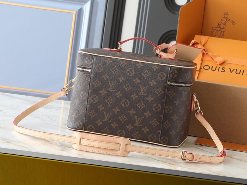 【AT10592】ルイ・ヴィトン モノグラム化粧ポーチ - エレガントで実用的な旅行用美容バッグ | Louis Vuitton