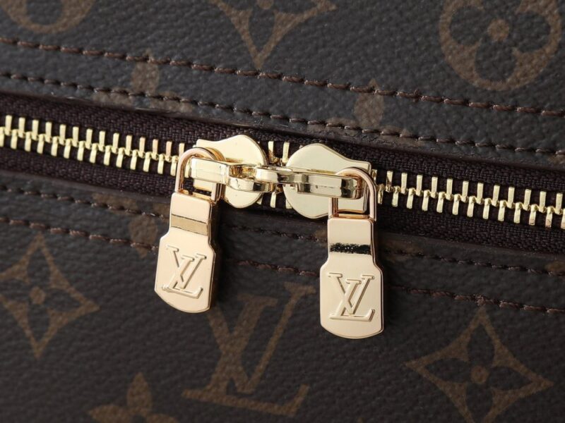 【AT10592】ルイ・ヴィトン モノグラム化粧ポーチ - エレガントで実用的な旅行用美容バッグ | Louis Vuitton