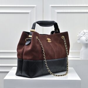 【AT10595】シャネルのヴィンテージ2色パッチワークスエードトートバッグ、日常使いに最適 | Chanel Paris